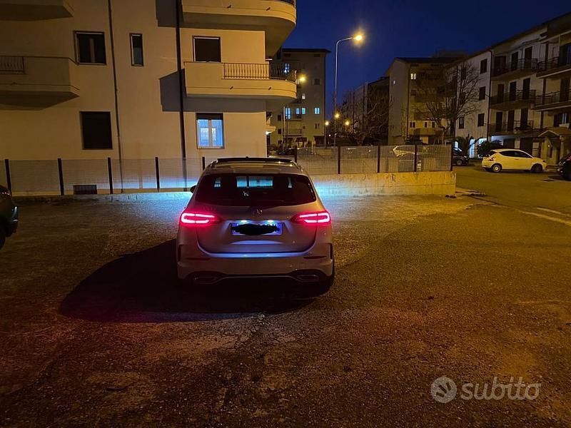 Usata Mercedes B200 163 CV (119 kW) 2019 Grigio Utilitaria