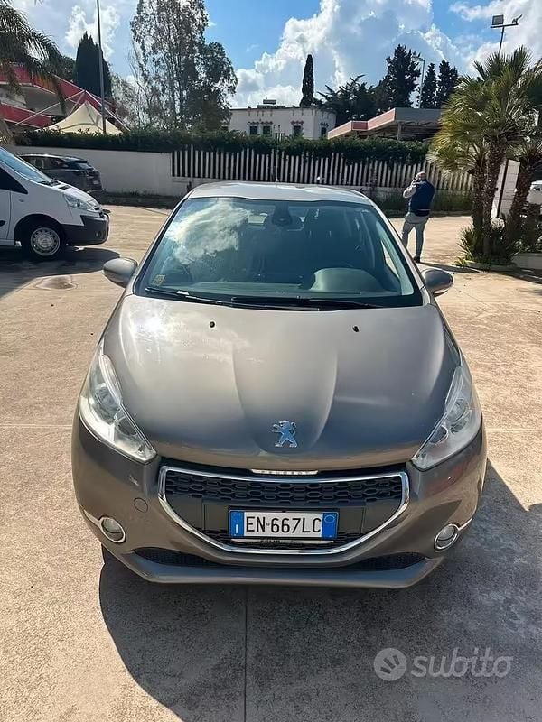 Usata Peugeot 208 95 CV (69 kW) 2012 Grigio Utilitaria