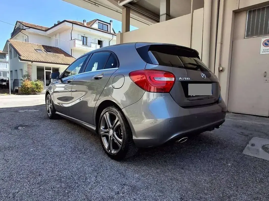 Usata Mercedes 200 Executive 156 CV (114 kW) 2013 Grigio Berlina