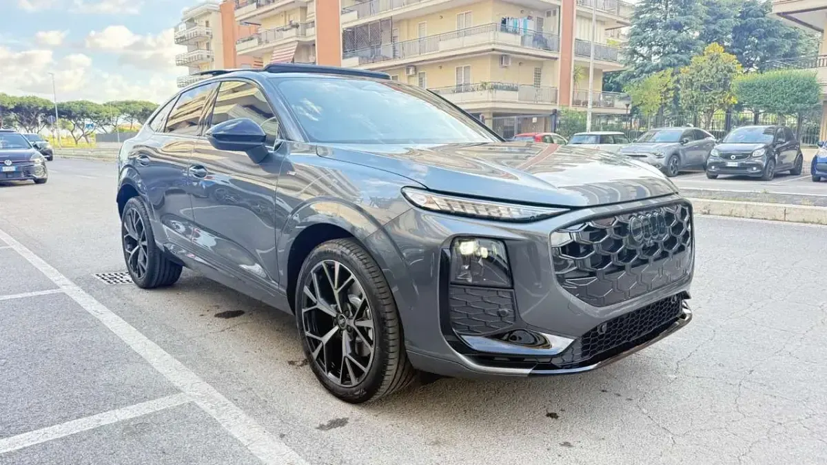 Nuova Audi Q3 S-Line 150 CV (110 kW) 2026 Grigio SUV