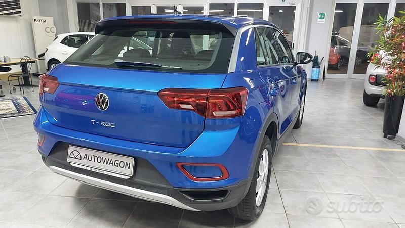 Usata VW T-Roc Life 110 CV (80 kW) 2022 Blu SUV