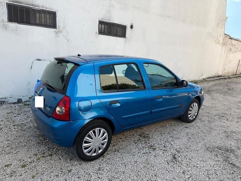 Usata Renault Clio II Dynamique 60 CV (44 kW) 2006 Blu Berlina