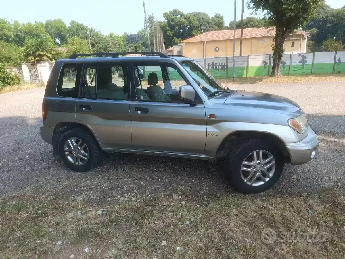 Usata Mitsubishi Pajero 114 CV (83 kW) 2002 Grigio SUV