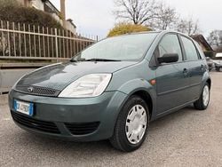 Grigio Usata 2003 Ford Fiesta Zetec Tre volumi | 2650 € (Buon prezzo)
