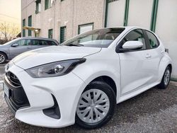 Bianco Usata 2024 Toyota Yaris Hybrid Tre volumi | 18.999 € (Ottimo prezzo)