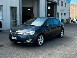 Usata 2010 Opel Astra Cosmo Tre volumi | 2400 € (Ottimo prezzo)