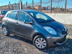 Grigio Usata 2009 Toyota Yaris Sol Tre volumi | 3699 € (Buon prezzo)