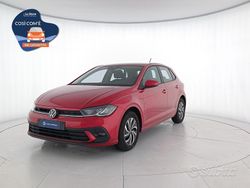 Kings red metallizzato Usata 2023 VW Polo Life Tre volumi | 17.000 € (Ottimo prezzo)