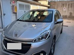 Grigio Usata 2017 Peugeot 208 Active Due volumi | 7200 € (Buon prezzo)