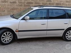 Grigio Usata 2000 Toyota Avensis Sol Station wagon | 800 €
