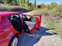Rosso Usata 2003 Alfa Romeo 147 Due volumi | 3000 € (Molto cara)