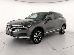 Silizium grey metallizzato Usata 2023 VW Touareg Elegance SUV | 49.900 € (Ottimo prezzo)