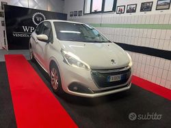 Bianco Usata 2015 Peugeot 208 Active Due volumi | 6350 € (Buon prezzo)