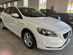 Bianco Usata 2018 Volvo V40 Business Edition Station wagon | 11.900 € (Buon prezzo)