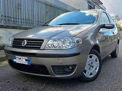 Usata 2005 Fiat Punto Tre volumi | 1190 € (Buon prezzo)