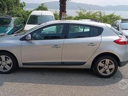 Grigio Usata 2009 Renault Mégane Luxe Tre volumi | 4250 € (Buon prezzo)