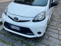 Bianco Usata 2014 Toyota Aygo Due volumi | 6000 € (Buon prezzo)