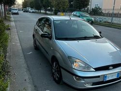 Usata 2001 Ford Focus Tre volumi | 2000 € (Cara)