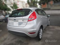 Grigio Usata 2010 Ford Fiesta Tre volumi | 3990 € (Buon prezzo)