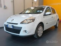 Bianco Usata 2011 Renault Clio II Tre volumi | 4500 € (Molto cara)
