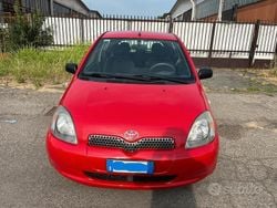 Rosso Usata 2002 Toyota Yaris Due volumi | 2700 € (Buon prezzo)
