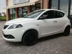Bianco gelato Usata 2021 Lancia Ypsilon Silver Due volumi | 10.850 € (Buon prezzo)