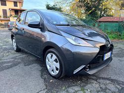 Grigio Usata 2018 Toyota Aygo Business Edition Due volumi | 9990 € (Buon prezzo)
