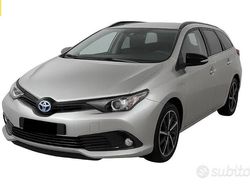 Grigio Usata 2018 Toyota Auris Hybrid Lounge Tre volumi | 14.900 € (Molto cara)