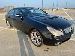 Nero Usata 2007 Mercedes CLS320 Tre volumi | 7000 € (Buon prezzo)
