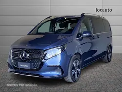 Blu/azzurro Usata 2024 Mercedes V300 Avantgarde Monovolume | 71.900 € (Buon prezzo)