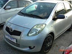 Grigio Usata 2007 Toyota Yaris Sol Tre volumi | 4700 € (Buon prezzo)