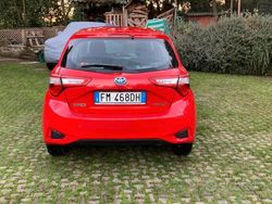 Rosso Usata 2017 Toyota Yaris Hybrid Due volumi | 10.000 € (Buon prezzo)
