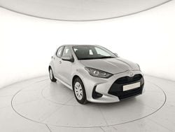 Argento Usata 2025 Toyota Yaris Hybrid Active Tre volumi | 19.500 € (Super prezzo)