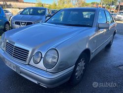 Argento Usata 1996 Mercedes E230 Elegance Tre volumi | 1500 €
