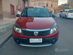 Rosso Usata 2012 Dacia Sandero Stepway Tre volumi | 3900 € (Buon prezzo)