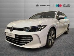 Bianco Nuova 2025 VW Passat Business Station wagon | 43.900 € (Buon prezzo)