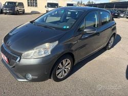 Grigio Usata 2015 Peugeot 208 Active Due volumi | 3300 € (Buon prezzo)