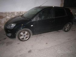 Nero Usata 2008 Ford Fiesta Ghia Due volumi | 2200 € (Ottimo prezzo)