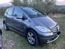 Grigio Usata 2009 Mercedes A180 Due volumi | 1200 €