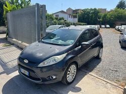 Grigio Usata 2009 Ford Fiesta Tre volumi | 3000 € (Buon prezzo)