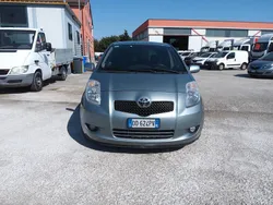 Argento Usata 2006 Toyota Yaris Sol Tre volumi | 3900 € (Buon prezzo)