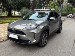 Grigio Usata 2024 Toyota Yaris Hybrid Trend Tre volumi | 24.500 € (Buon prezzo)