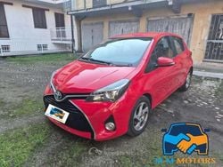 Rosso Usata 2016 Toyota Yaris Hybrid Active Tre volumi | 10.900 € (Buon prezzo)