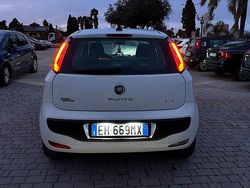 Bianco Usata 2011 Fiat Punto Evo Due volumi | 4700 € (Molto cara)