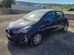 Blu/azzurro Usata 2019 Toyota Yaris Hybrid Play Tre volumi | 12.500 € (Buon prezzo)