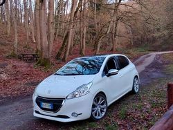 Bianco Usata 2012 Peugeot 208 Due volumi | 7000 € (Cara)