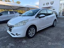 Bianco Usata 2014 Peugeot 208 GT-line Due volumi | 4990 € (Buon prezzo)
