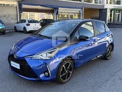 Blu Usata 2018 Toyota Yaris Hybrid Style Tre volumi | 10.390 € (Buon prezzo)