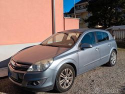 Usata 2007 Opel Astra Cosmo Tre volumi | 2250 €