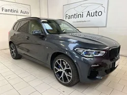 Blu/azzurro Usata 2021 BMW X5 M Sport SUV | 48.900 € (Buon prezzo)